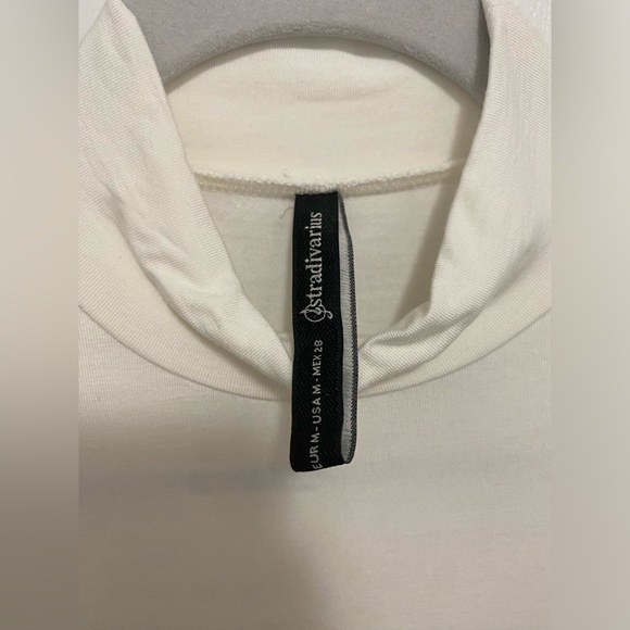 NWOT Cream Turtleneck full sleeve Tee Stretchable material PTP-14 Length-22 - Picture 3 of 3